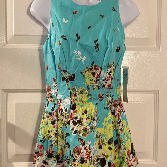 Flower dress - Picture 4 of 8